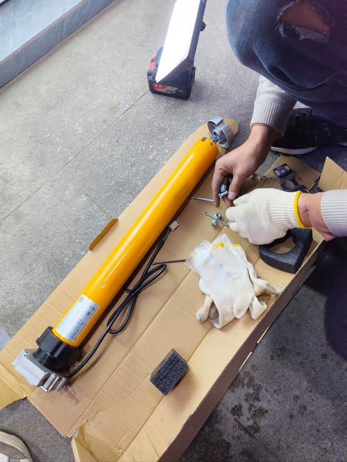 酒品會更換卷簾門電機(jī)